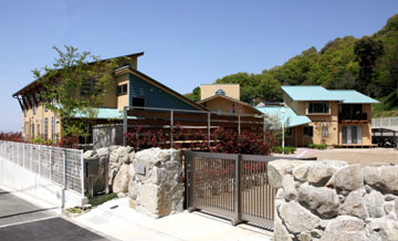 ガーデンエルロイ南面外観