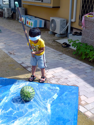 廊下でくるまごっこ